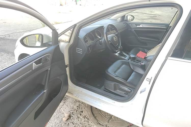 Used Volkswagen Golf 2016 230TSI Automatic Comfort Version Driver Seat