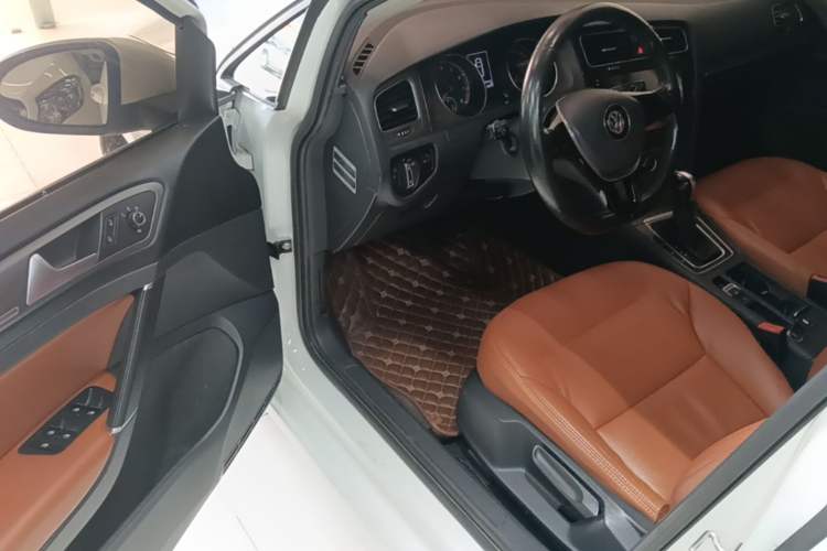 Used Volkswagen Golf 2016 1.6L Automatic Comfort Model Driver Seat