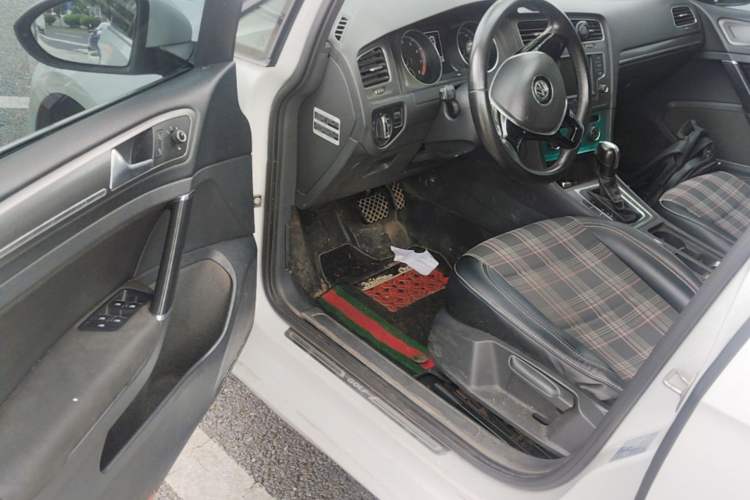 Used Volkswagen Golf 2016 230TSI Automatic Comfort Version Driver Seat