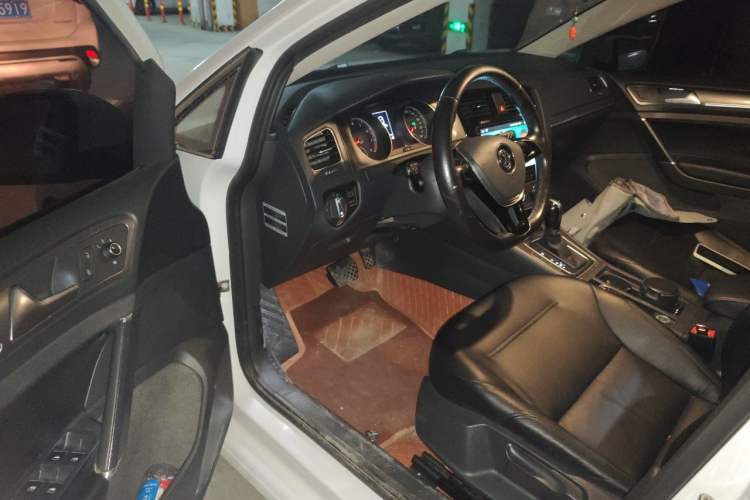 Used Volkswagen Golf 2016 230TSI Automatic Comfort Version Driver Seat