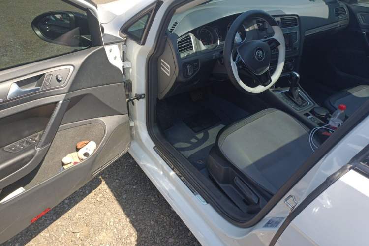 Used Volkswagen Golf 2016 230TSI Automatic Comfort Version Driver Seat