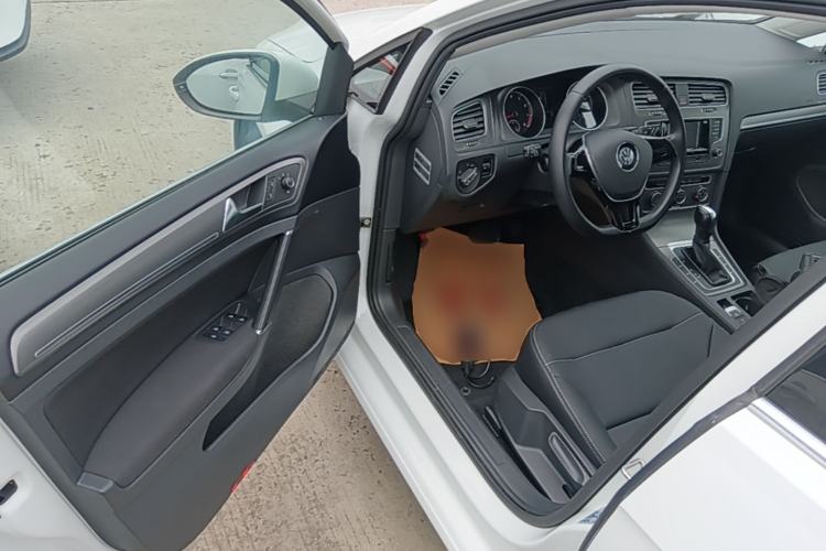 Used Volkswagen Golf 2016 230TSI Automatic Comfort Version Driver Seat