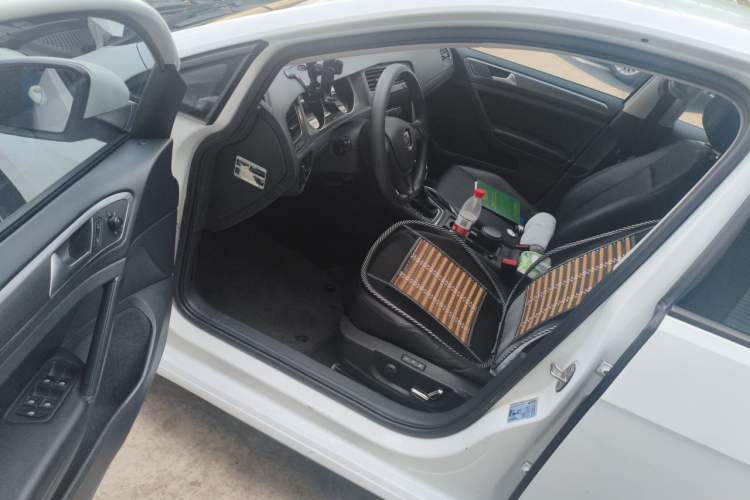 Used Volkswagen Golf 2016 1.6L Automatic Fashion Model Driver Seat