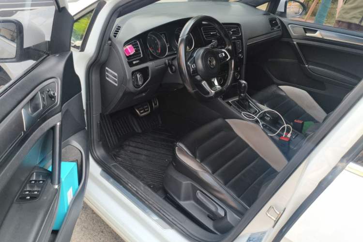 Used Volkswagen Golf 2016 1.4TSI Automatic R-Line Driver Seat