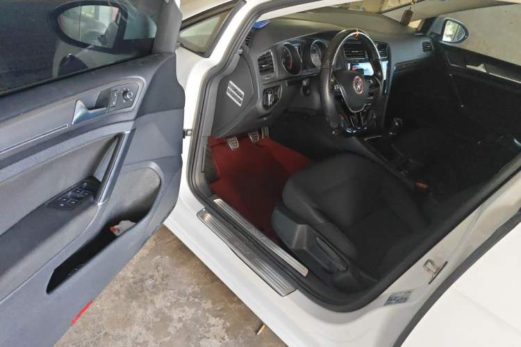 Used Volkswagen Golf 2016 230TSI Manual Comfort Version Driver Seat