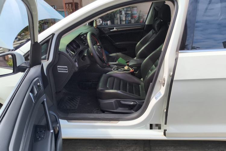 Used Volkswagen Golf 2016 230TSI Automatic Luxury Version Driver Seat