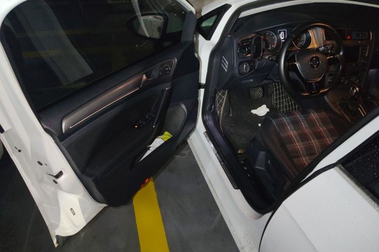 Used Volkswagen Golf 2016 230TSI Automatic Comfort Version Driver Seat