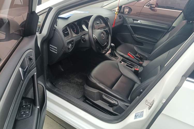 Used Volkswagen Golf 2016 230TSI Automatic Comfort Version Driver Seat