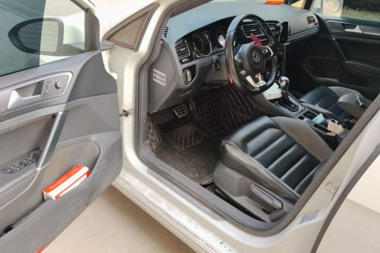 Used Volkswagen Golf 2016 1.4TSI Automatic R-Line Driver Seat