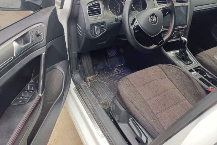 Used Volkswagen Golf 2016 230TSI Automatic Comfort Version Driver Seat