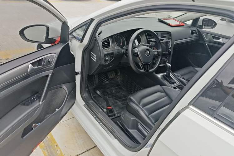 Used Volkswagen Golf 2016 230TSI Automatic Luxury Version Driver Seat