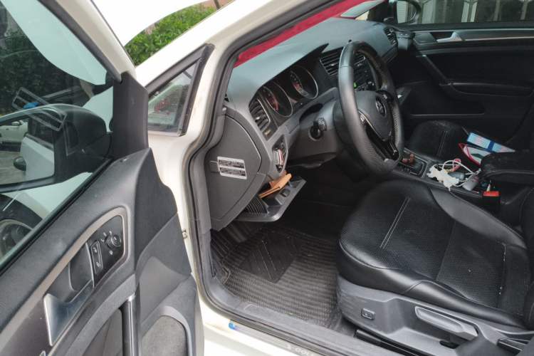 Used Volkswagen Golf 2016 230TSI Automatic Comfort Version Driver Seat