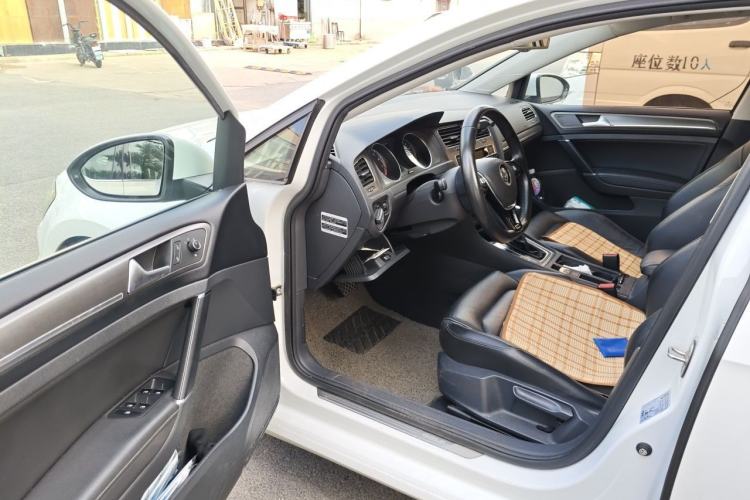 Used Volkswagen Golf 2016 230TSI Automatic Luxury Version Driver Seat