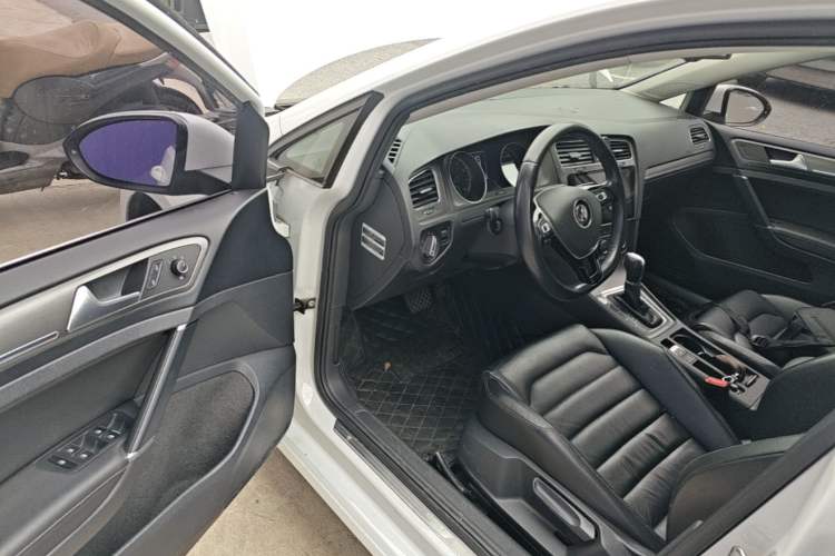 Used Volkswagen Golf 2016 230TSI Automatic Luxury Version Driver Seat