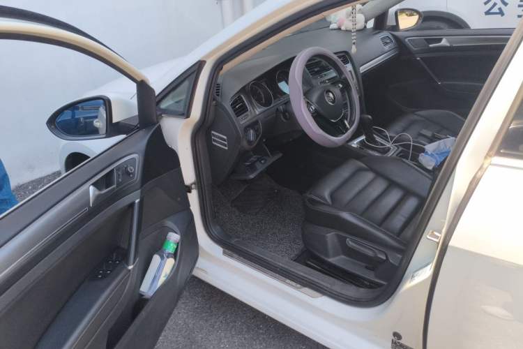 Used Volkswagen Golf 2016 230TSI Automatic Luxury Version Driver Seat