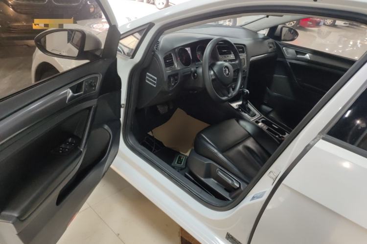 Used Volkswagen Golf 2016 1.6L Automatic Fashion Model Driver Seat