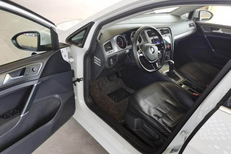 Used Volkswagen Golf 2016 1.6L Automatic Comfort Model Driver Seat