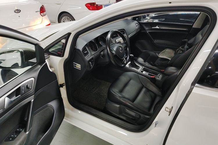 Used Volkswagen Golf 2016 1.6L Automatic Comfort Model Driver Seat
