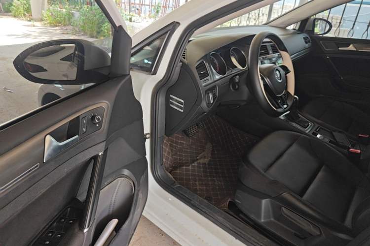 Used Volkswagen Golf 2016 1.6L Automatic Comfort Model Driver Seat