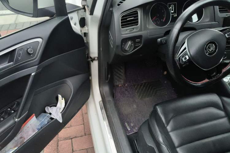 Used Volkswagen Golf 2016 230TSI Automatic Luxury Version Driver Seat