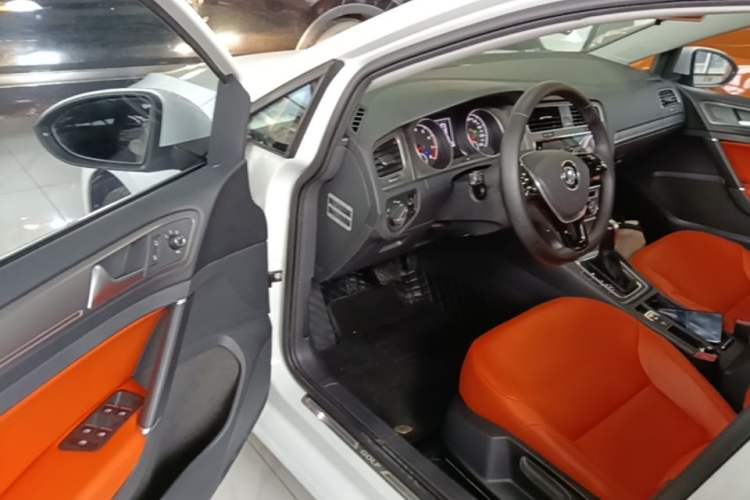 Used Volkswagen Golf 2016 230TSI Automatic Comfort Version Driver Seat