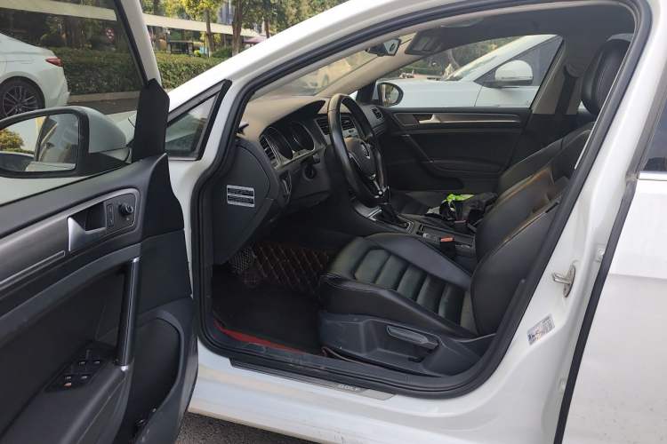 Used Volkswagen Golf 2016 230TSI Automatic Luxury Version Driver Seat