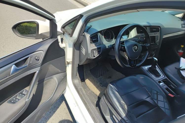 Used Volkswagen Golf 2016 1.6L Automatic Comfort Model Driver Seat