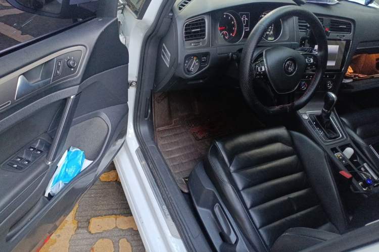Used Volkswagen Golf 2016 230TSI Automatic Luxury Version Driver Seat