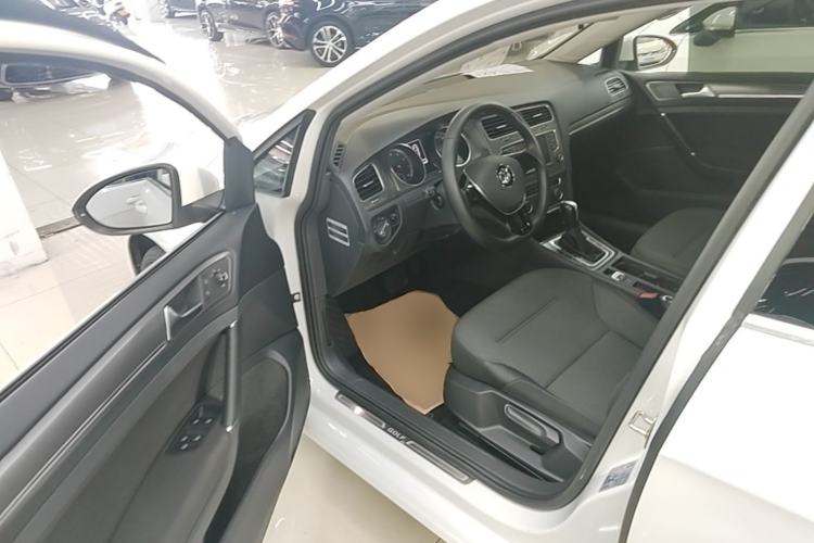 Used Volkswagen Golf 2016 1.6L Automatic Comfort Model Driver Seat