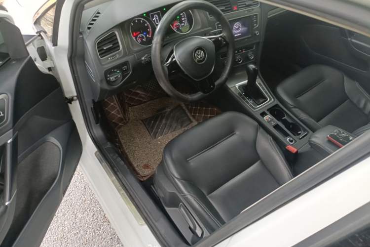 Used Volkswagen Golf 2016 1.6L Automatic Comfort Model Driver Seat