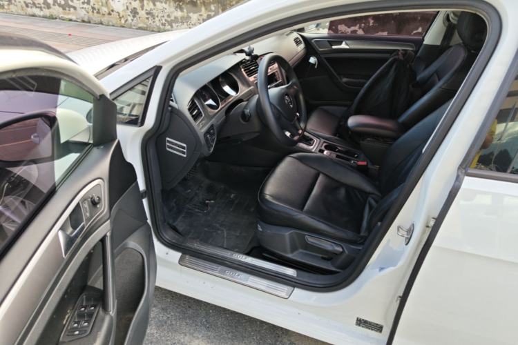 Used Volkswagen Golf 2016 1.6L Automatic Fashion Model Driver Seat
