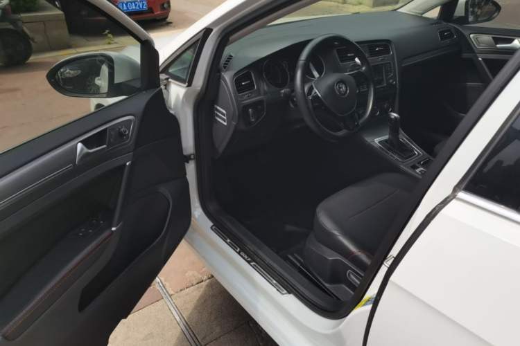 Used Volkswagen Golf 2016 230TSI Automatic Comfort Version Driver Seat