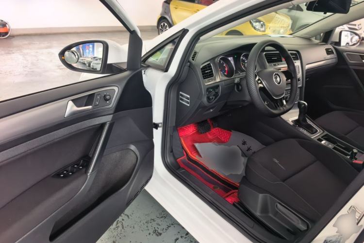 Used Volkswagen Golf 2016 1.6L Automatic Fashion Model Driver Seat
