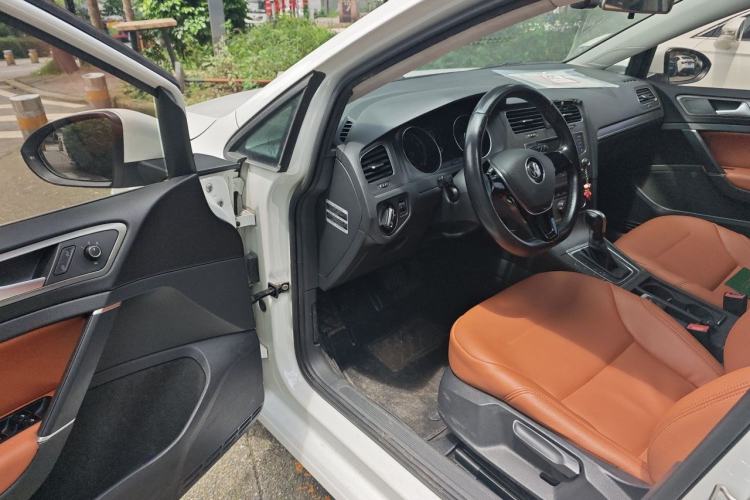 Used Volkswagen Golf 2016 1.6L Automatic Comfort Model Driver Seat