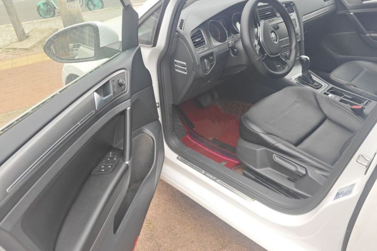 Used Volkswagen Golf 2016 230TSI Automatic Comfort Version Driver Seat