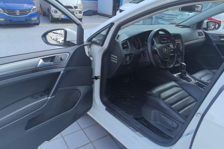 Used Volkswagen Golf 2016 230TSI Automatic Luxury Version Driver Seat