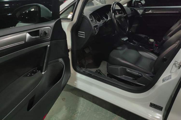 Used Volkswagen Golf 2016 230TSI Automatic Comfort Version Driver Seat