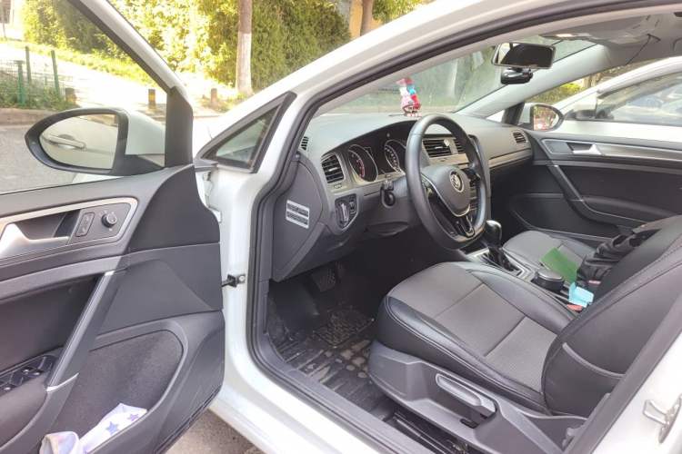 Used Volkswagen Golf 2016 1.6L Automatic Comfort Model Driver Seat