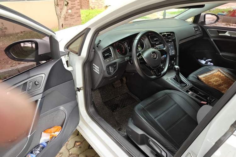 Used Volkswagen Golf 2016 230TSI Automatic Comfort Version Driver Seat