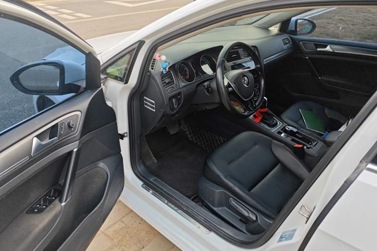 Used Volkswagen Golf 2016 230TSI Automatic Comfort Version Driver Seat