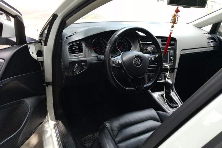 Used Volkswagen Golf 2016 230TSI Automatic Luxury Version Driver Seat