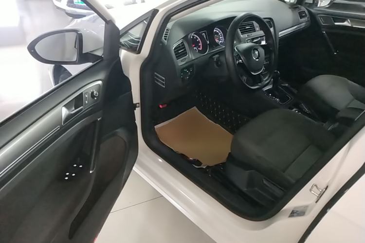 Used Volkswagen Golf 2016 1.6L Automatic Comfort Model Driver Seat