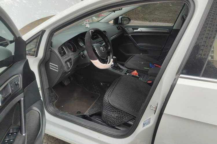 Used Volkswagen Golf 2016 1.6L Automatic Comfort Model Driver Seat