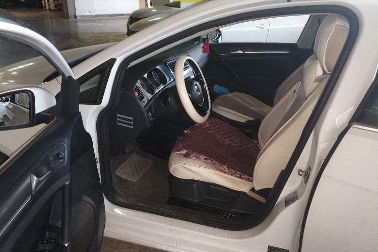 Used Volkswagen Golf 2016 1.6L Automatic Comfort Model Driver Seat