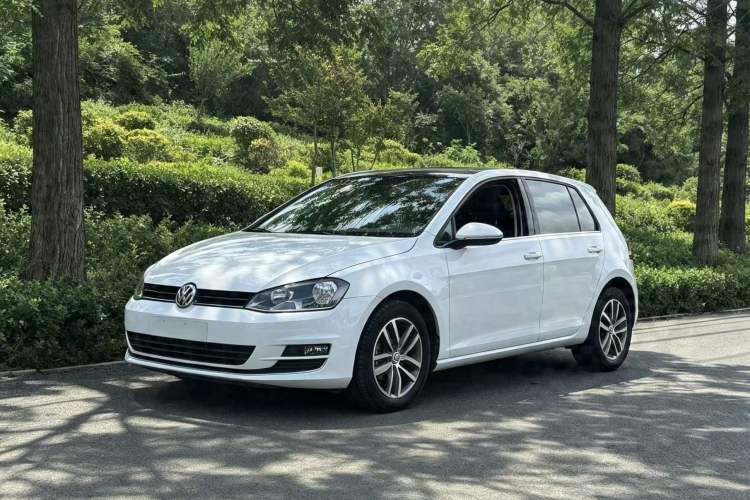 Used Volkswagen Golf 2016 230TSI Automatic Luxury Version Guazi used car, China used car export, Used car for sale, Used cars, Cheapest cars for sale