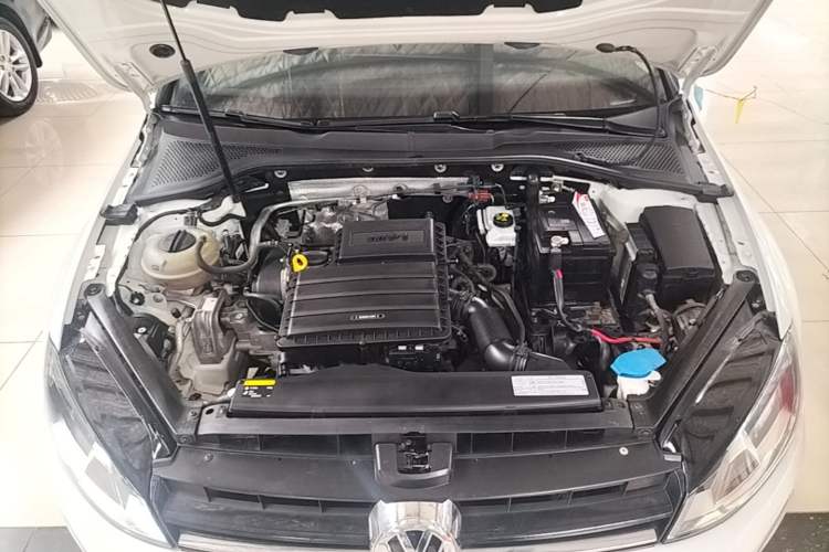 Used Volkswagen Golf 2016 1.6L Automatic Fashion Model Engine Bay
