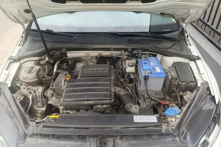Used Volkswagen Golf 2016 1.6L Automatic Fashion Model Engine Bay