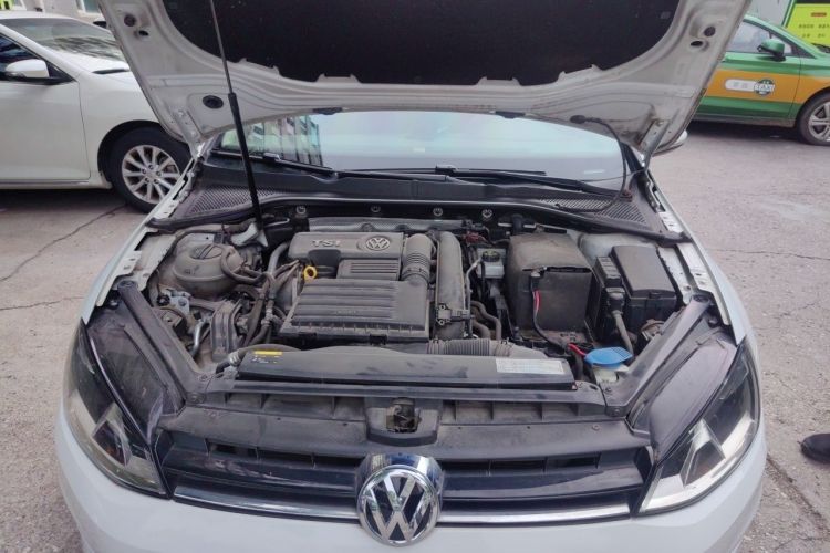 Used Volkswagen Golf 2016 230TSI Automatic Luxury Version Engine Bay