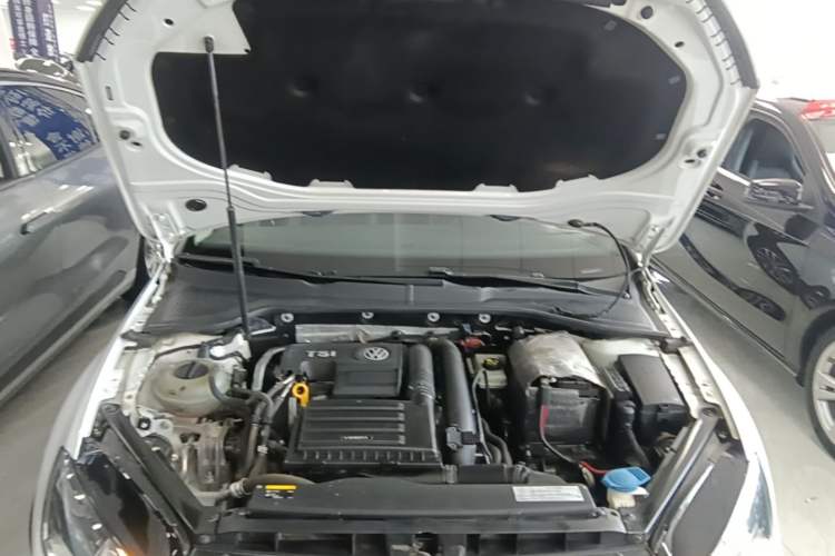 Used Volkswagen Golf 2016 230TSI Automatic Luxury Version Engine Bay