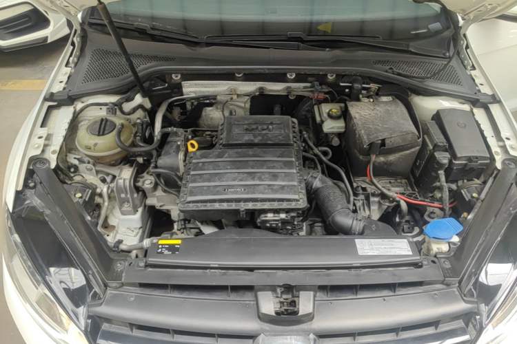 Used Volkswagen Golf 2016 1.6L Manual Fashion Edition Engine Bay